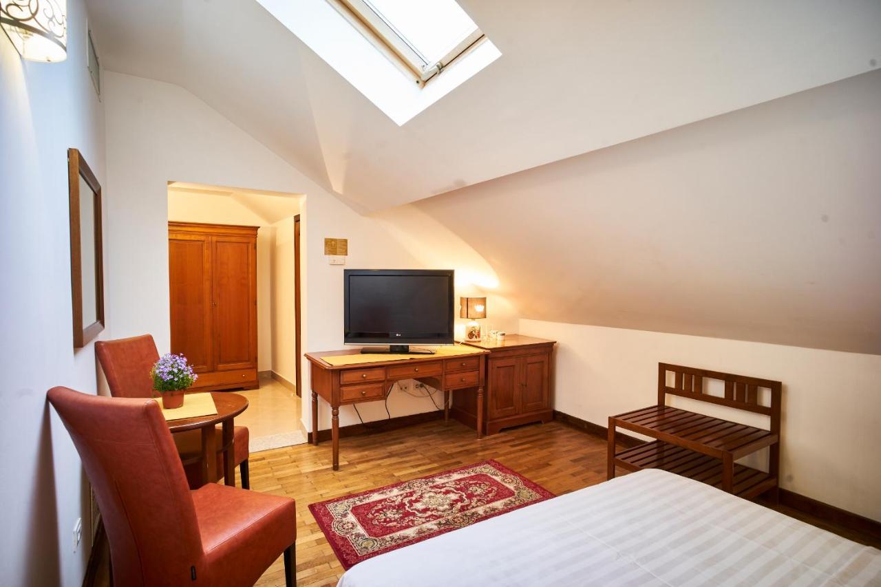 Cozy Attic Room VI Bucharest Exterior photo